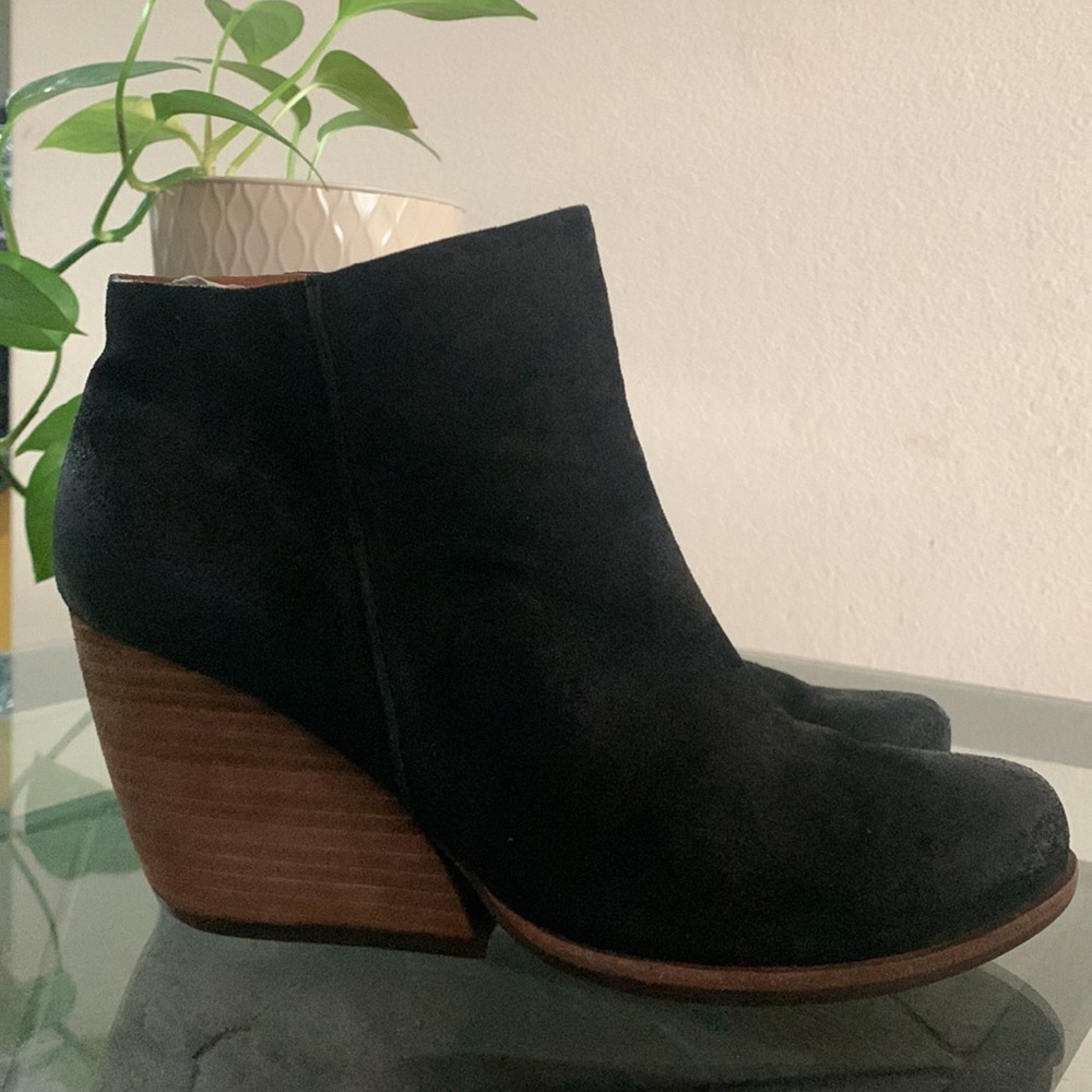 Kork Ease ‘Natalya’ Black Suede Leather Chunky Stacke… Gem